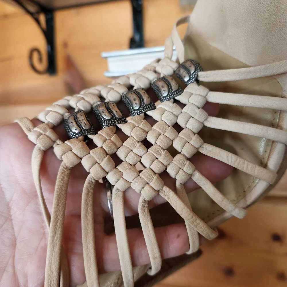 B. Makowsky 💜 Anna Taupe Leather Platform Heels Caged Woven Beads Boho Shoe 9 M